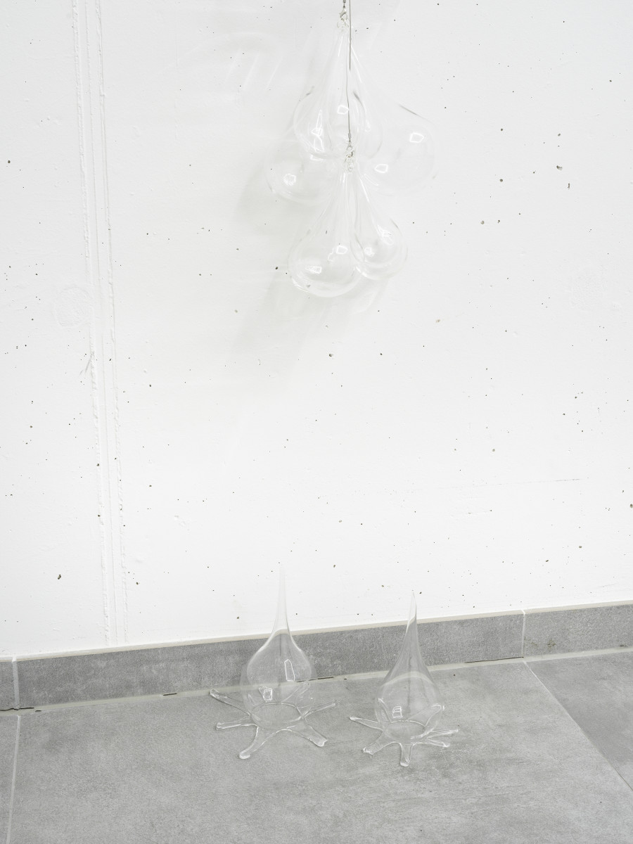 Giovanna Belossi, Good by to them, he had to go (detail) 2022, transfer, wire, metal, glass, All Stars, Lausanne — Picture © Julien Gremaud