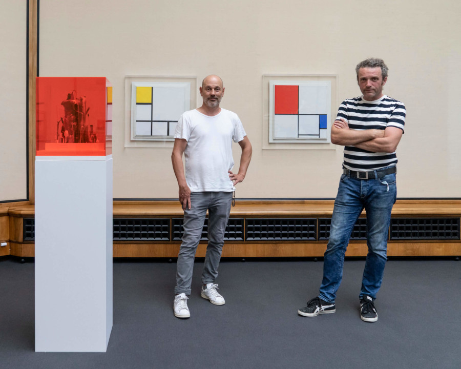 Ausstellungsansicht mit Dickichtbert (2020) und Lutz & Guggisberg in der Sammlung der Moderne