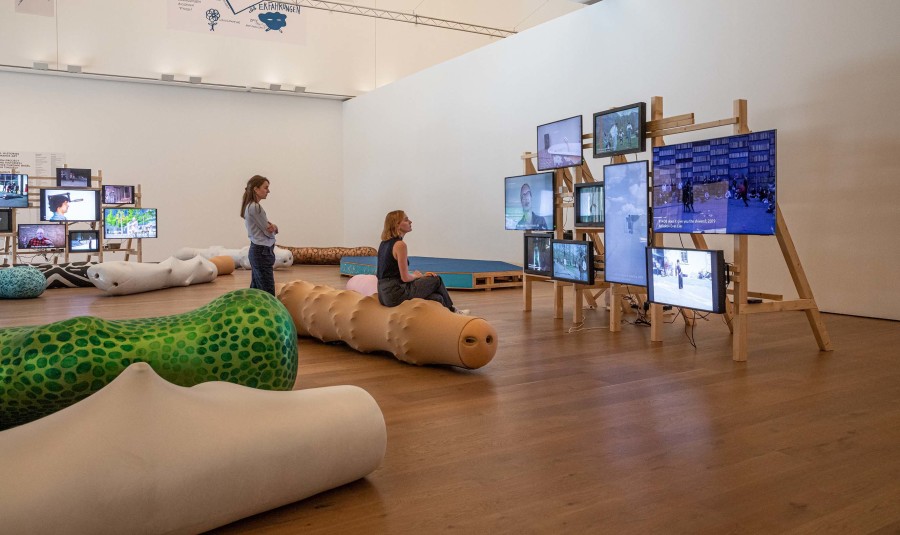 Installation view video ensembles in the exhibition BANG BANG © 2022 Museum Tinguely, Basel; photo: Matthias Willi