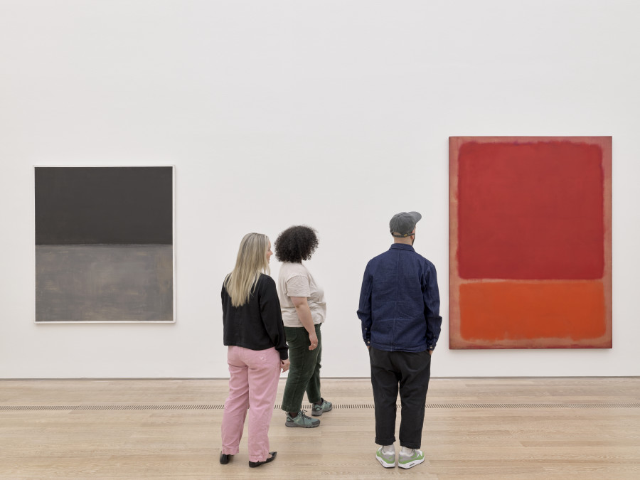 Presentation of the collection «There is only one thing I fear in life, my friend: One day, the black will swallow the red.», Fondation Beyeler, Riehen/Basel, 2025. © 1998 Kate Rothko Prizel & Christopher Rothko / 2025, ProLitteris, Zurich / Installation view: Mark Niedermann