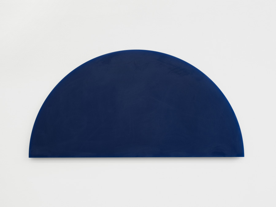 Kaspar Müller, Semicircle, dark blue, sea breeze, 2024, Colored resin panel, scent, 65 x 130 x 2 cm