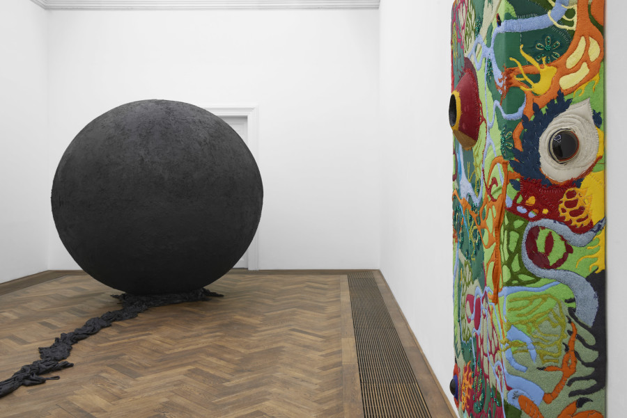 Installation view, Pedro Wirz, Environmental Hangover, Kunsthalle Basel, 2022, view on Exúvia, 2022 (left), and Coro de Princesa (Sumaúma), 2022 (right). Photo: Philipp Hänger / Kunsthalle Basel