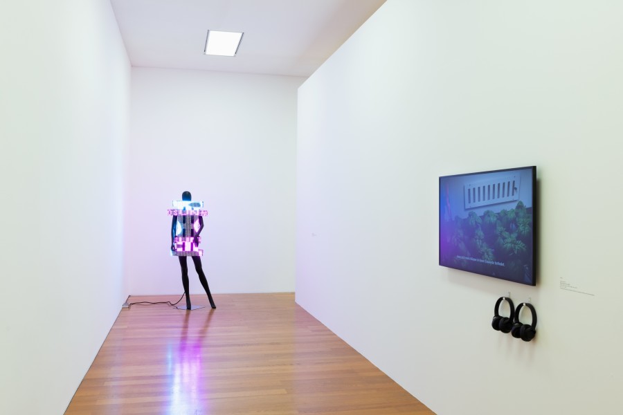 Exhibition view, Silver Suits You. 25 Years Loving Art, Kunstmuseum Liechtenstein, Vaduz, 28.02.–09.06.2025. Photo: Alicia Olmos Ochoa © The artists / 2025, ProLitteris, Zurich / Kunstmuseum Liechtenstein
