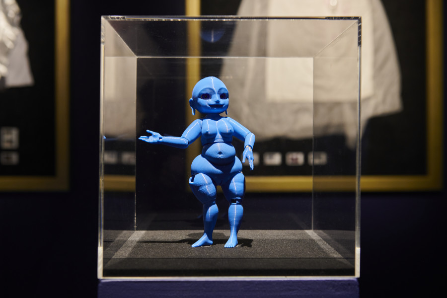 Giulia Essyad, BLUEBOT, -A Selene Blues-, 2020. Photo Guillaume Python. Courtesy of Fri Art Kunsthalle