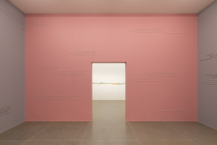 Installationsansicht Ishita Chakraborty, Manor Kunstpreis 2024, 24.5. –24.8.2025, Aargauer Kunsthaus. Ishita Chakraborty, Resistance II, 2025, Forest Floor, 2025. © Ishita Chakraborty. Foto: Luca Klett, Zürich