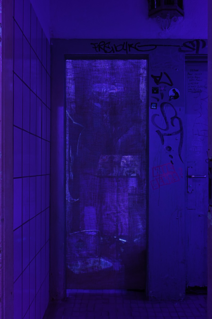 "Compress," 2005/2026, burlap, banana tree, various objects, 278 x 82,5 x 145,2 cm. "Shi Deh Deh" by Jasmine Tutum at Kaiserwache, Freiburg im Breisgau, 2026. Photo by Stefan Lux.