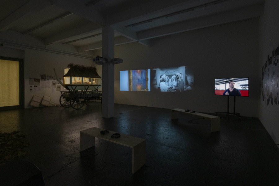 Milo Rau, «Warum Kunst?», exhibition view, 2022. Photo: Kunst Halle Sankt Gallen, Sebastian Schaub.