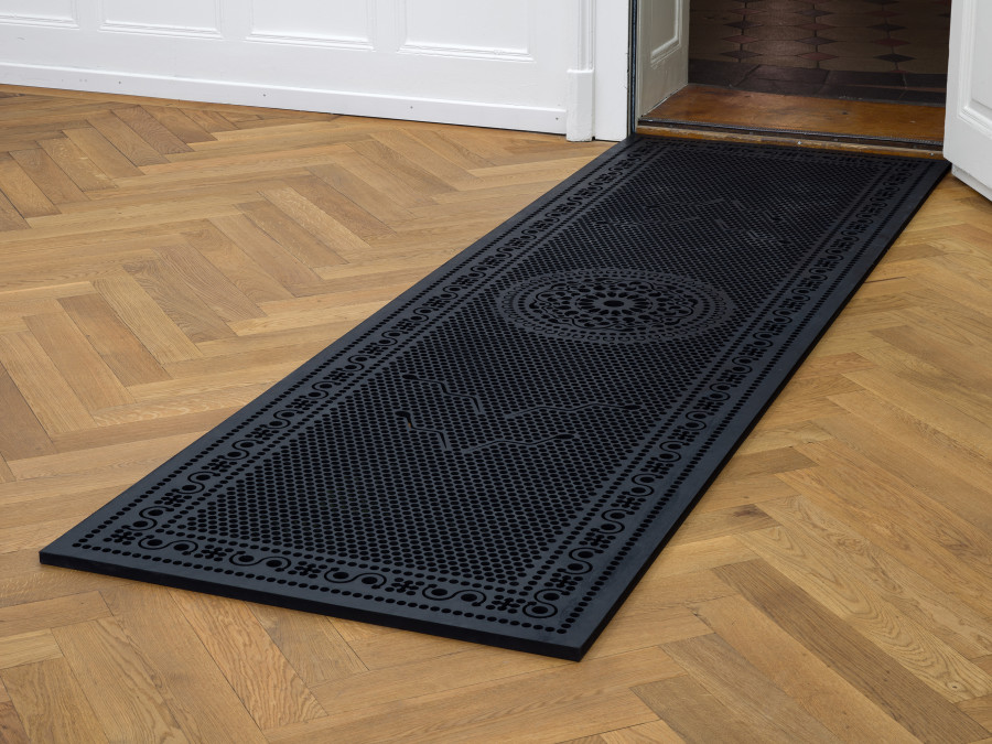 Oz Oderbolz, Läufer #1, installation view Stadtgalerie Bern, 2025. Photography: Cedric Mussano. Copyright and courtesy of the artists and Stadtgalerie, Bern