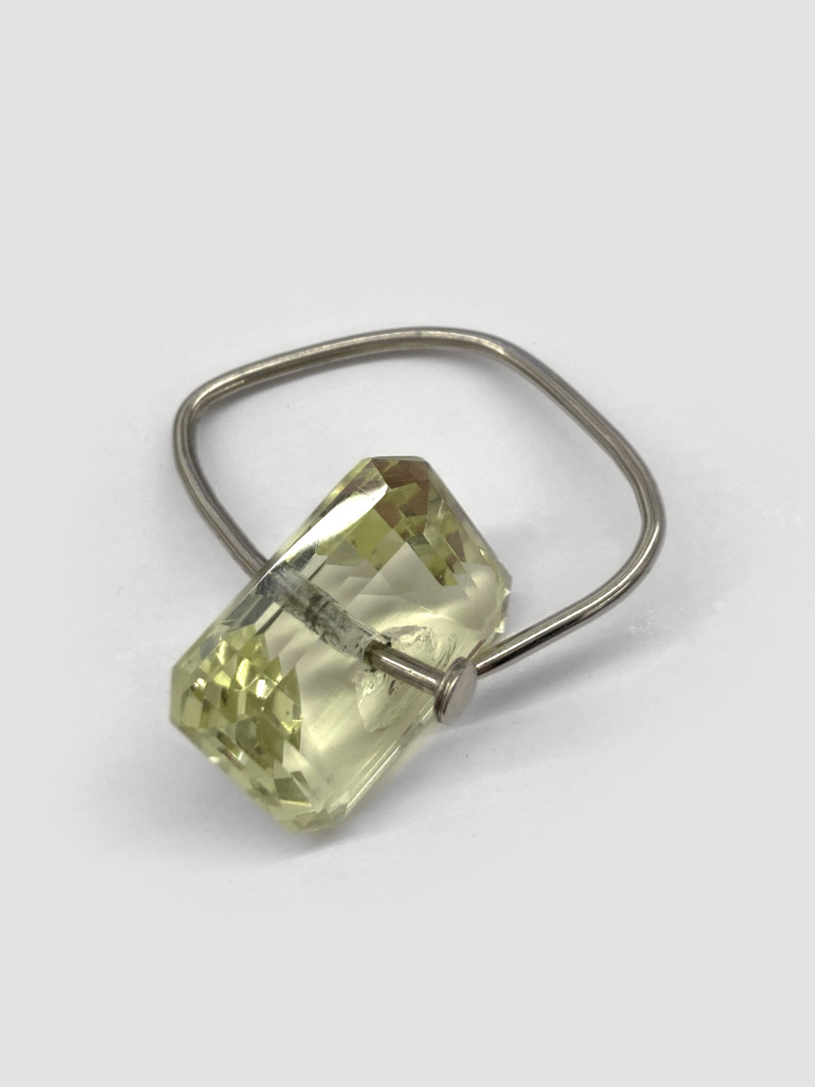 Bernhard Schobinger, Nagel-Ring / Nail Ring, 2011, Ring made of lemon citrine, white gold 750, 3 x 2.9 x 1.9 cm, Ring size 12, inner ⌀ 1.4 cm