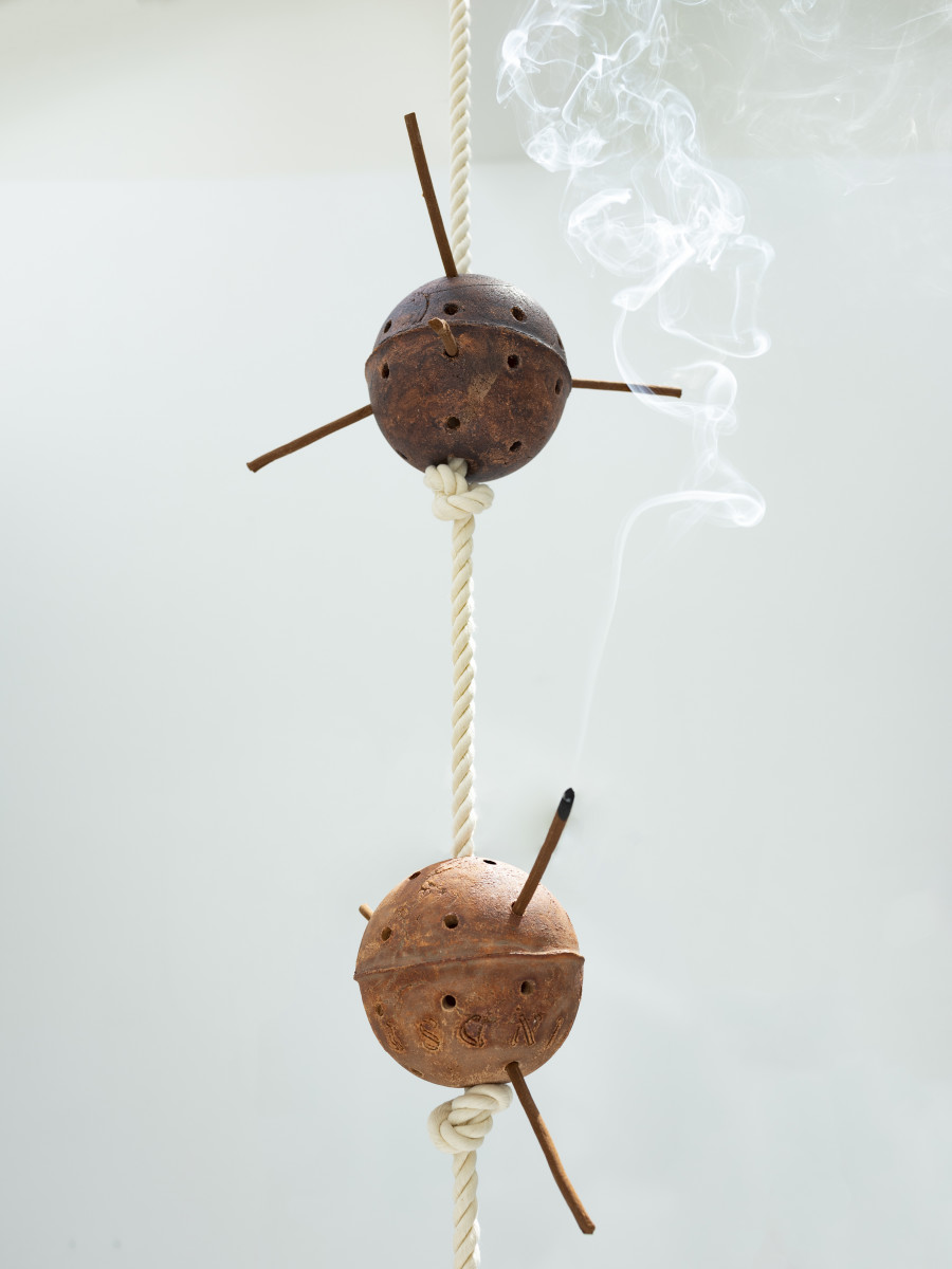 Maya Hottarek Positive discharge, Dimensions variables, ceramic, engobe, anti-stress encens sticks, cotton rope, metal, 2023. Photo credit : Philip Frowein (@philipfrowein)
