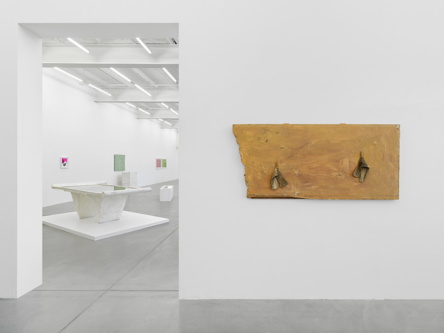 Installation view, Franz West, Die frühen Werke / Early Works, Galerie Eva Presenhuber, Maag Areal, Zurich, 2025. © Archiv Franz West © Estate Franz West. Courtesy the artist and Galerie Eva Presenhuber, Zurich / Vienna. Photo: Stefan Altenburger Photography, Zürich