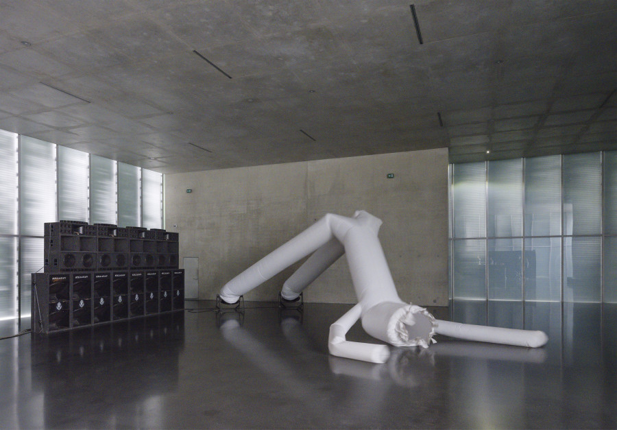 Cyprien Gaillard, When you expect flutes, it’s whistles, Exhibition view ground floor Kunsthaus Bregenz, 2026. Visitant (no dancing 2020 – 2021), 2021. Photo: Timo Ohler. © Cyprien Gaillard, Kunsthaus Bregenz. Courtesy of the artist, Berlin Atonal, Sprüth Magers, Gladstone Gallery