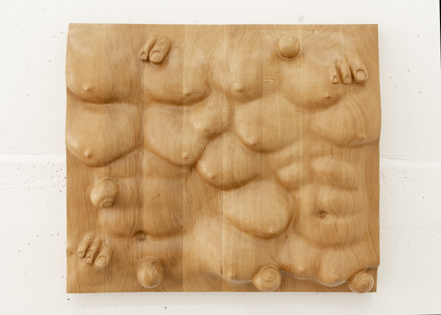Daniel Dewar et Gregory Gicquel, Oak relief with body fragments and snails, 2019, oak — Picture © Simon Rimaz