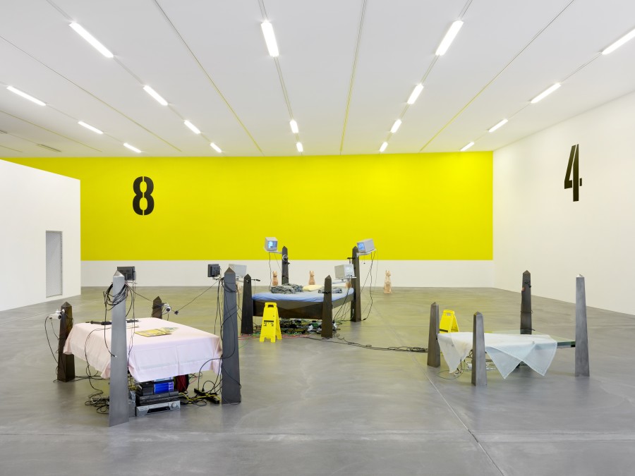 Julia Scher, Maximum Security Society, Kunsthalle Zürich, 2022, installation view, image: Annik Wetter