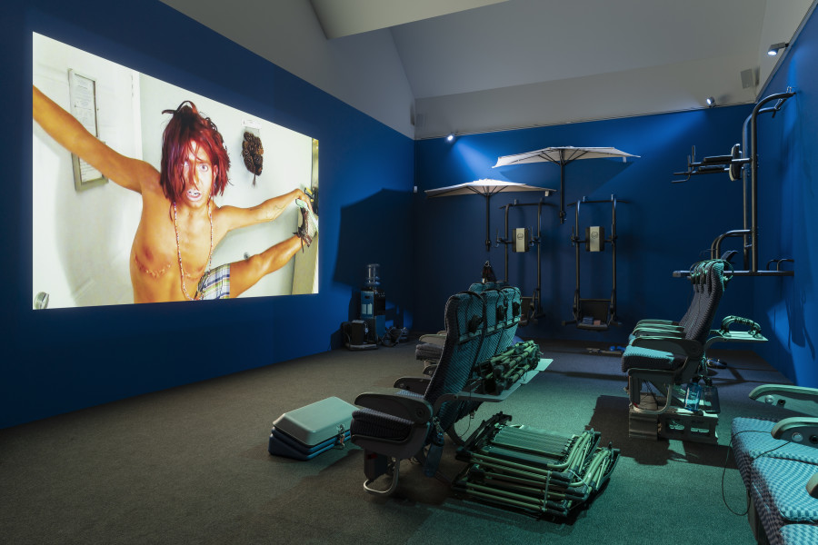 Installation view, Lizzie Fitch & Ryan Trecartin, World out of Joint, 9 Installations, Kunst Museum Winterthur, 2022.