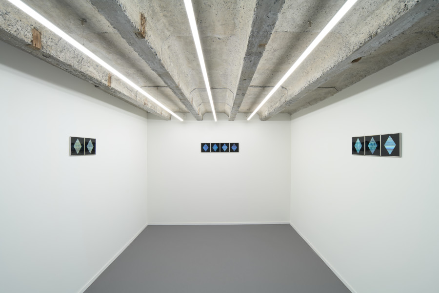 Exhibition view, Kimsooja, Meta-Painting, 2019-2023 nanopolymer glass, black lead paint, lead 17.5 x 17.5 x 0.5 cm each, Photo: Max Ehrengruber, Courtesy of the artist and Galerie Tschudi