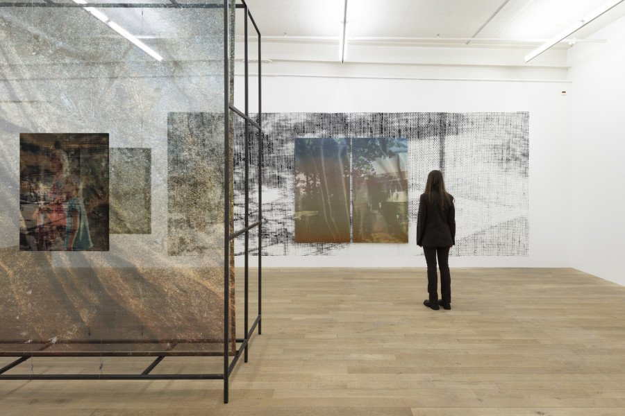 Installation view, „Eva Nielsen: Limestone“. Courtesy of the artist and Galerie Peter Kilchmann, Zurich, Paris. Photo: Sebastian Schaub.