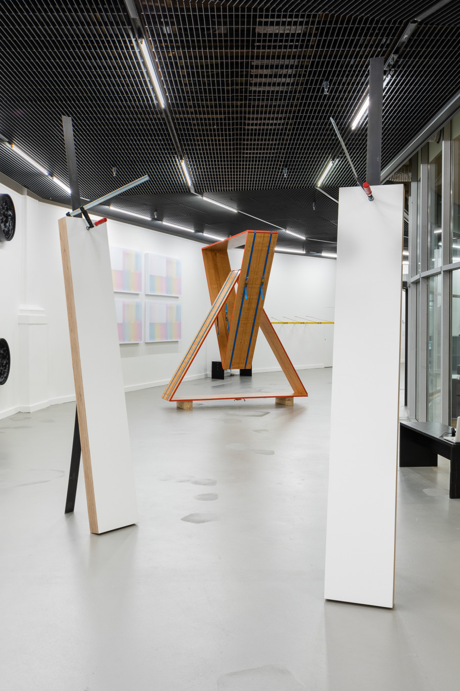 Exhibition view, VON DEN DINGEN, Kunsthalle Luzern, 2022. Photo credit: Kilian Bannwart