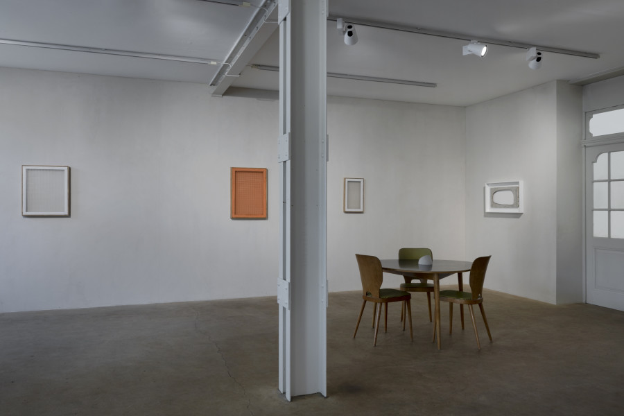 Dadamaino, Volume a moduli sfasati, Galerie Knoell, Installation view, 2022, Photo credit: Gina Folly