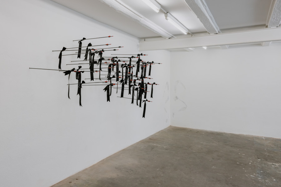 Exhibition view « Suis-moi je te fuis !!!! Suis-moi je te fuis !! Suis moi je te guette ! », Fribourg, 2026 / Photo : Julie Folly / Courtesy : the artists and WallStreet