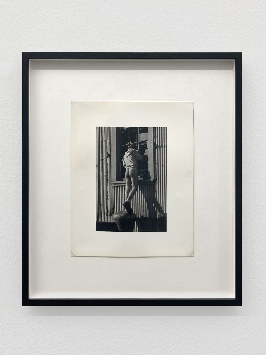 Alvin Baltrop, The Piers (man looking in window), n.d. (1975–1986), Silver gelatin print, 25.5 x 20.5 cm. Courtesy of The Alvin Baltrop Trust, © 2010, The Alvin Baltrop Trust and Galerie Buchholz. All rights reserved.