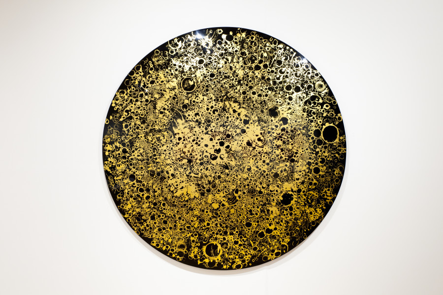 Unkyung Hur, Scopic Image 3, 2014. Gold Leaves, Gold leaf 24K, Urush FRP, 200 x 16 cm. Photo: Sigg Collection, Mauensee © The artist