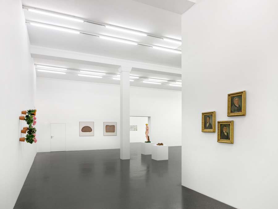 Installation view, Hans-Peter Feldmann, Galerie Francesca Pia, 2021. Photo: Annik Wetter