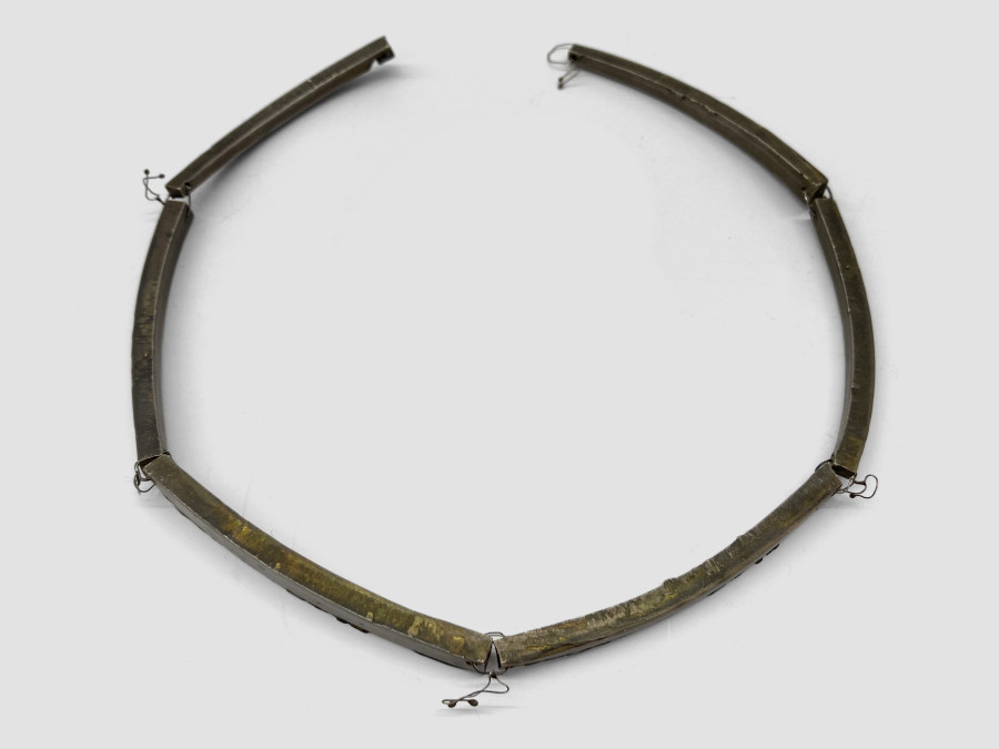 Bernhard Schobinger, Hacksilber-Collier / Hack-Silver-Collier, 1984, Necklace made of silver 800, 15 x 15 x 1 cm, Neckline 40 cm