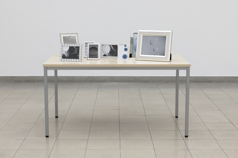 Hélène Fauquet, Sleepwalking, 2023. Hélène Fauquet, Phenomena, Ausstellungsansicht / installation view, Kunsthaus Glarus, 2023. Foto / Photo: Gina Folly