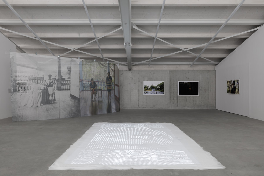 Onome Ekeh, Glittering Witness II, 2026. Courtesy of the artist; Aline Motta, Filha Natural / Natural Daughter, 2018-2019. Courtesy of the artist and Mitre Galeria. Ausstellungsansicht / Installation view Kunsthaus Baselland 2026. Foto / Photo: Gina Folly © Kunsthaus Baselland