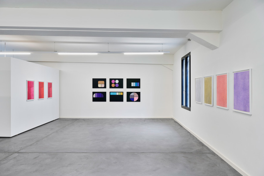 Installation view, NEOGEO, Décalages féminins, Edition VFO, Zürich, 2025. Photography by Bernhard Strauss