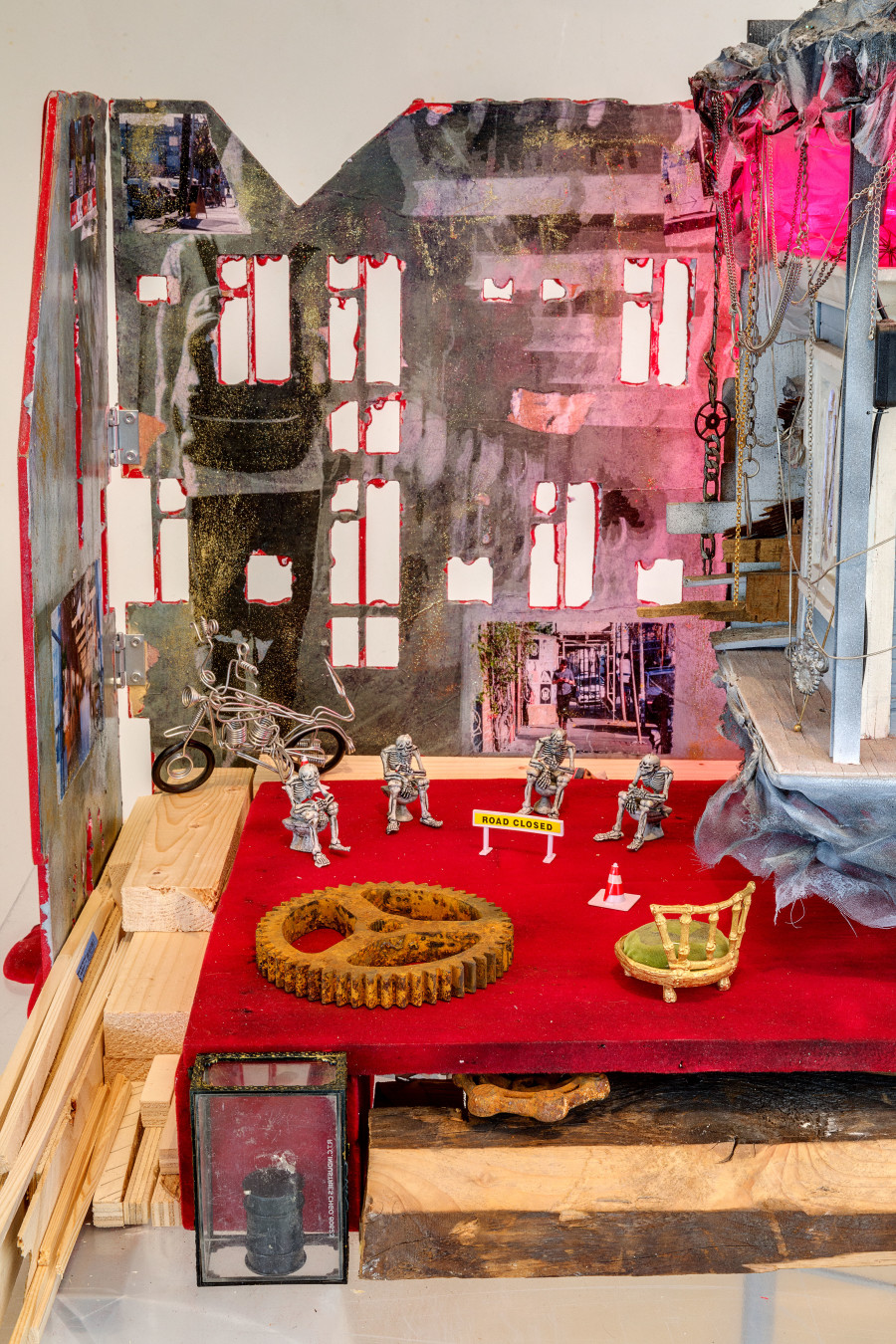 Mathis Altmann (*1987) The Bleeding Edge (Detail), 2018 Wood, metal, plastic, flock, airbrush, paper, glitter, laser, LEDs, mirror, miniatures 156 x 96 x 78 cm 61.5 x 38 x 31 in Photo: Romain Darnaud