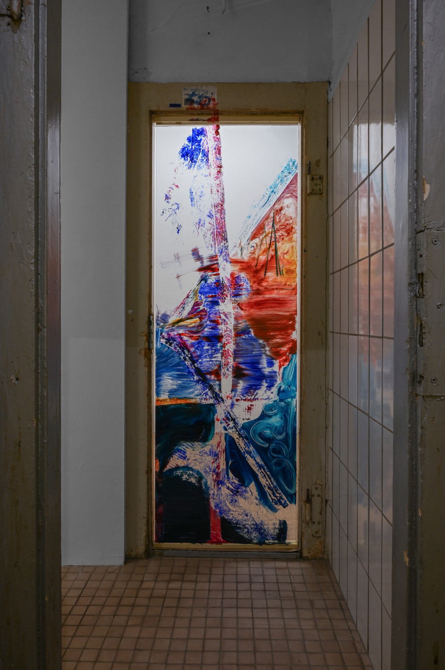 Mirjam Walter, "indulgence/Nachsicht," 2025, 186,5 x 63,8 cm, Mirjam Walter, "gestohlen bleiben" at Kaiserwache, Freiburg im Breisgau, 2025. Courtesy: the Artist and Kaiserwache. Photo: Stefan Lux