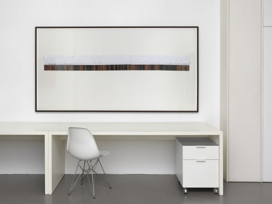 Exhibition view, Gregor Hildebrandt, Manchmal sehn ich mich nach einem fremdem Leben, Galerie Mezzanin, 2025-2026. Photo credit: Annik Wetter