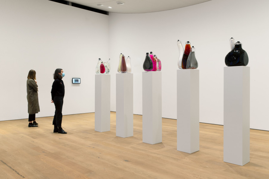 Katja Aufleger, BANG!, 2013–2016 (Detail), series: glass, explosive chemicals, rubber Each sculpture c. 50 x 30 x 30 cm © Courtesy of the artist; Galerie STAMPA, Basel; Galerie Conradi, Hamburg Photo: Michael Pfisterer, 2020