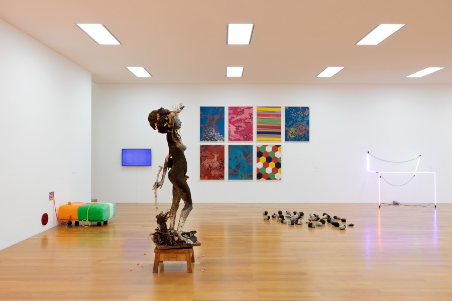 Exhibition view, Silver Suits You. 25 Years Loving Art, Kunstmuseum Liechtenstein, Vaduz, 28.02.–09.06.2025. Photo: Alicia Olmos Ochoa © The artists / 2025, ProLitteris, Zurich / Kunstmuseum Liechtenstein