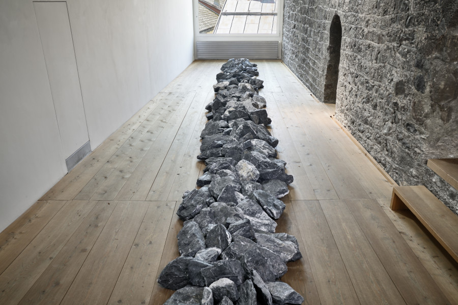 RICHARD LONG Line of Time (detail), 2022 | Limestones from Balzers FL, 1050 × 120 × 42 cm Courtesy of Galerie Tschudi and the artist Photo by Ralph Feiner