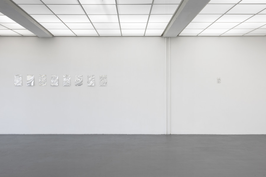 Paula Santomé, Ecdysis, 2023, Aluminium, je 20 × 30 cm und 10 × 15 cm. Installation view Kunsthaus Baselland. Photo: Gina Folly