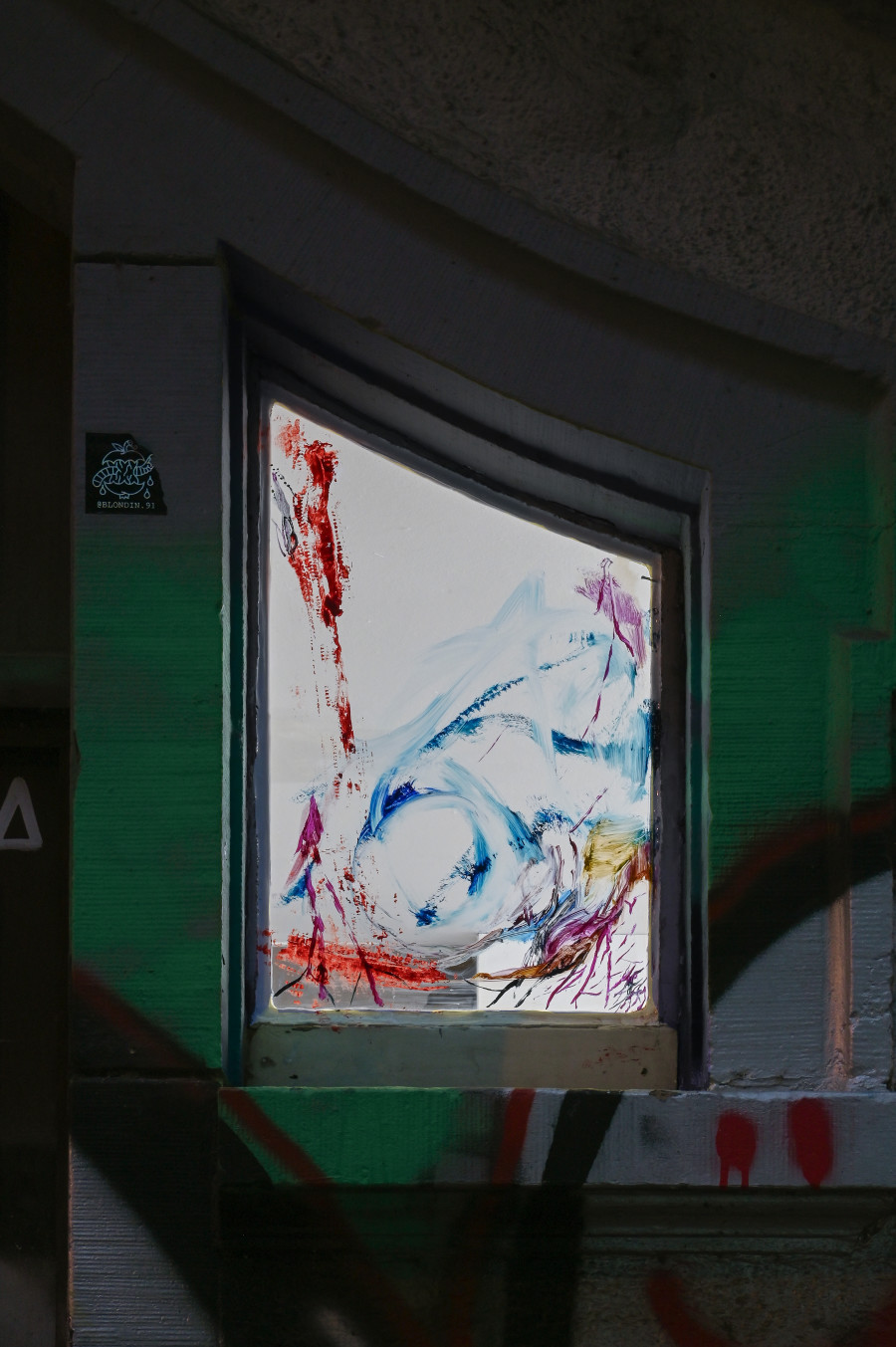 Mirjam Walter, "das Meer nimmt seine Farbe vom Himmel," 2025, left: 61,9 x 36,7 cm, right: 61,4 x 36,9 cm, Mirjam Walter, "gestohlen bleiben" at Kaiserwache, Freiburg im Breisgau, 2025. Courtesy: the Artist and Kaiserwache. Photo: Stefan Lux