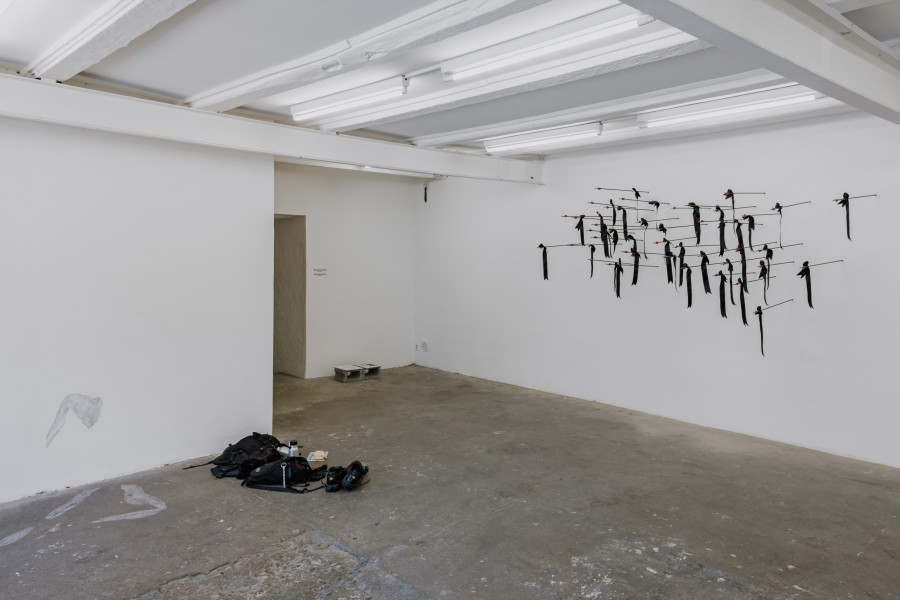 Exhibition view « Suis-moi je te fuis !!!! Suis-moi je te fuis !! Suis moi je te guette ! », Fribourg, 2026 / Photo : Julie Folly / Courtesy : the artists and WallStreet