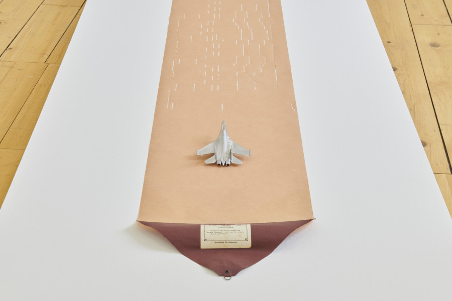 Michel Ritter, Sans titre, 1993, Installation view Air Power = Peace Power, Kunsthalle Friart Fribourg, 2021. © Succession Michel Ritter, Paris. Photo Guillaume Python.