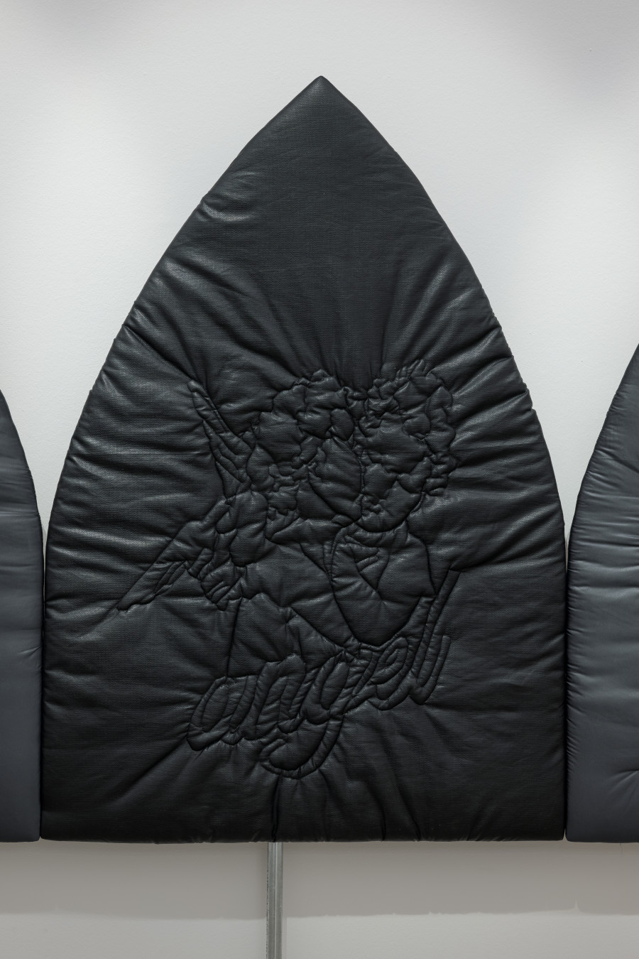 Ausstellungsansicht Shamiran Istifan, Manor Kunstpreis 2026, 12.6.–6.9.2026, Aargauer Kunsthaus. Shamiran Istifan, Unearth Angel I-VII [Detail], 2026. Foto: ullmann.photography