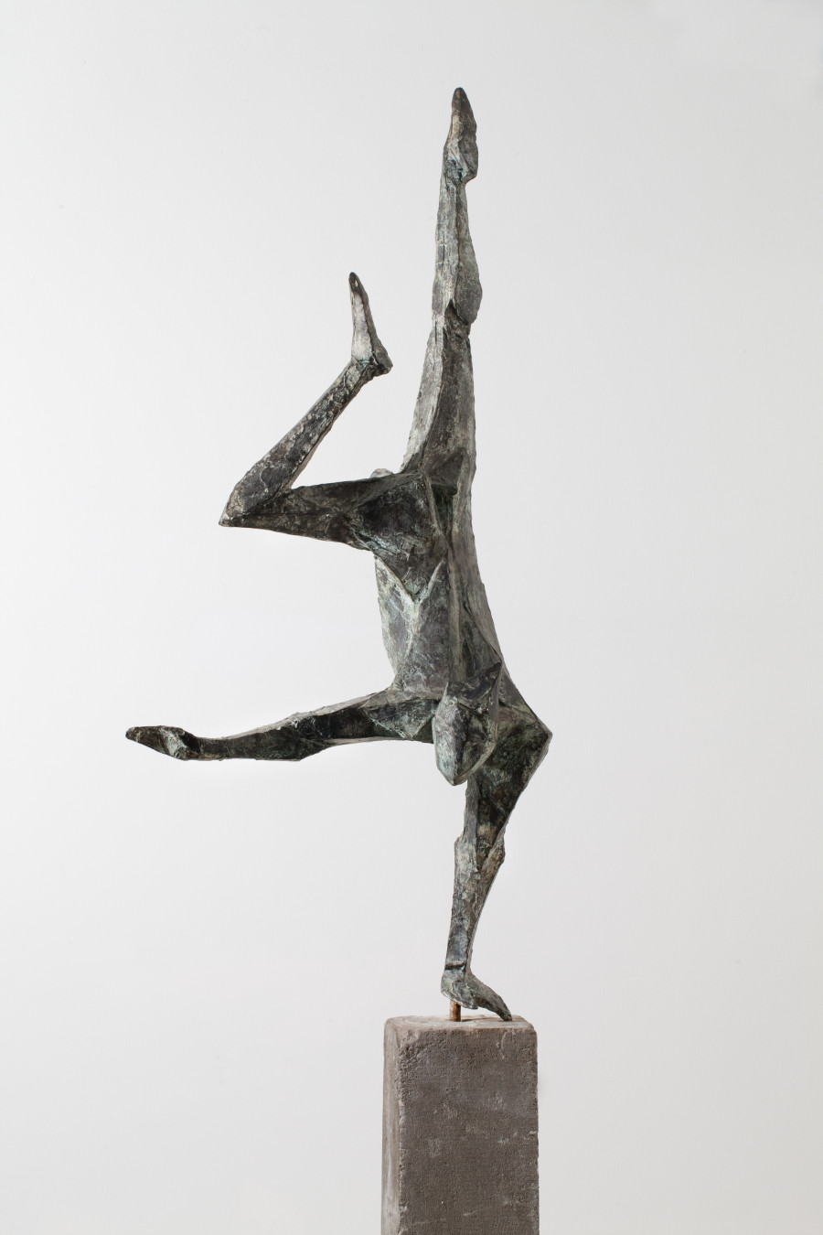 Remo Rossi, Acrobata, 1958. Bronze, 195 x 91 x 4 cm. Fondazione Remo Rossi Locarno © Fondazione Remo Rossi, Locarno. Foto: Roberto Pellegrini