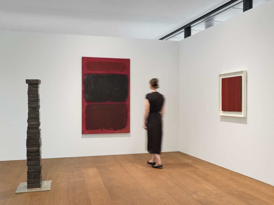 Installation view, ‘The God that Failed: Louise Bourgeois, Barnett Newman, Mark Rothko’, curated by Philip Larratt-Smith, Hauser & Wirth Zurich, Bahnhofstrasse, until 16 September 2023. © The Easton Foundation / 2023, ProLitteris, Zurich © The Barnett Newman Foundation, New York / 2023, ProLitteris, Zurich © 1998 Kate Rothko Prizel & Christopher Rothko / 2023, ProLitteris, Zurich. Photo: Stefan Altenburger Photography Zürich