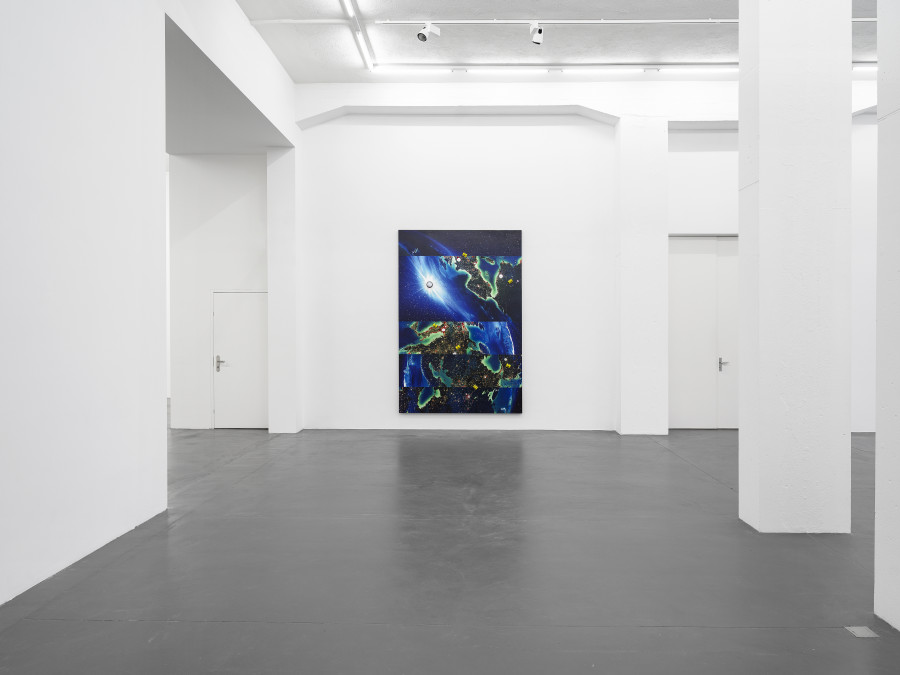 Installation view, Sarah Benslimane, Le monde à l’envers, Galerie Francesca Pia, Zurich, 2025. Photo: Cedric Mussano