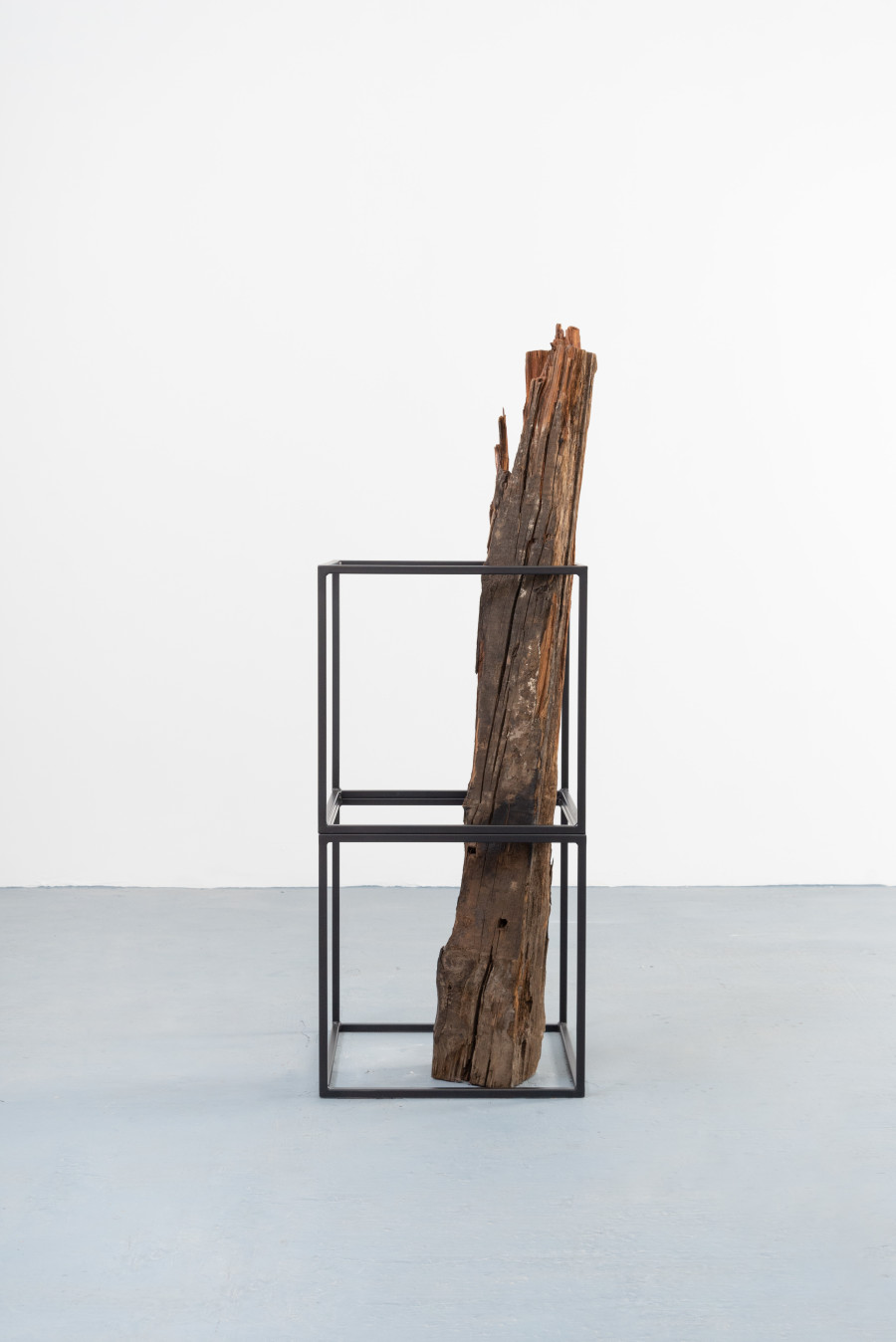 Jose Dávila, Collaborating together despite our differences, 2022, Metal and wood, 175 x 63 x 60 cm. Photo: Agustín Arce