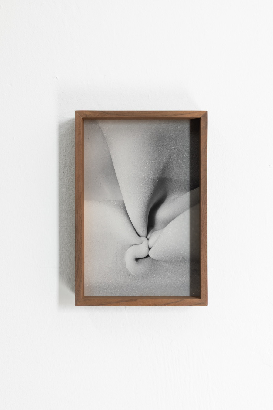 Martín Soto Climént, Marea de espuma, 2015, piezography on Hahnemühle Photo Rag Ultra Smooth 100% Cotton paper and walnut wood, 31.5 x 21.5 x 6 cm. Photo: Kilian Bannwart