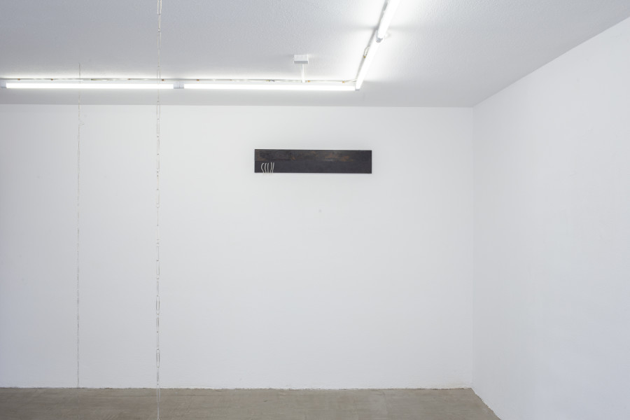 Exhibition view, Memory Mold, HAMLET, 2024. From left to right: Luca Büchler, Bracket (I), 2024, Büroklammern; Luca Büchler, Bracket (III), 2024, brackets; Tamara Vepkhvadze, Untitled, 2024, wood, nailpolish, pigments, silicone tube, staples, nails, varnish. Photo by Leevi Toija