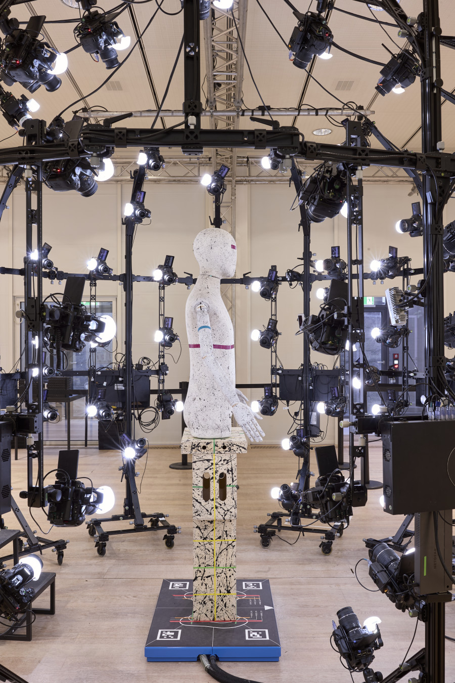 Installation view, Fondation Beyeler, Riehen/Basel, 2025, Jordan Wolfson (*1980), Little Room, 2025, 3D scanning booth, VR headset, high-definition video, Dimensions variable. © Jordan Wolfson. Courtesy Gagosian, Sadie Coles HQ, and David Zwirner. Photo: Mark Niedermann