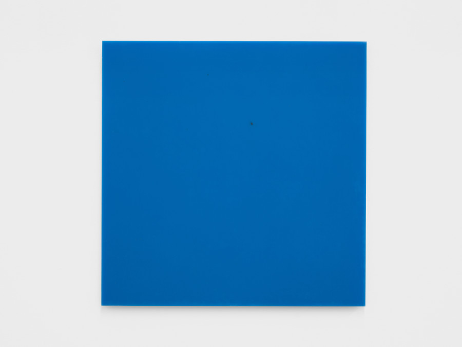 Kaspar Müller, Square, blue, chamomile/melatonin, 2024, Colored resin panel, scent, 80 x 80 x 2 cm